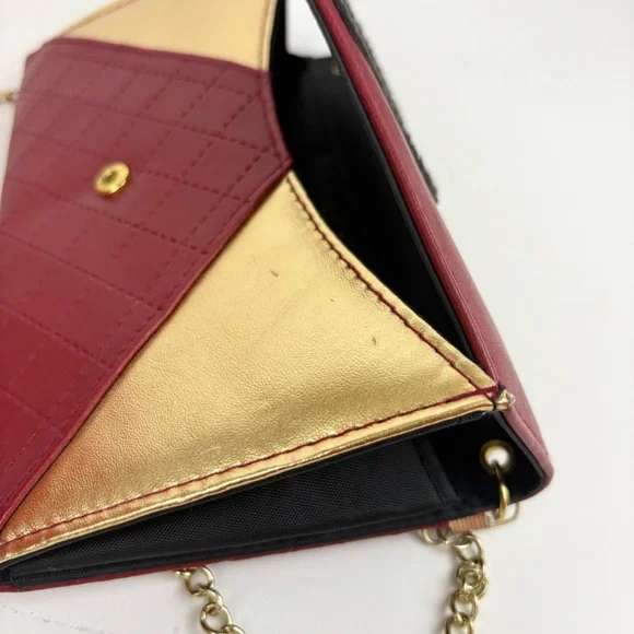 HARRY POTTER GRYFFINDOR Crossbody Purse with Chaim Strap - Picture 12 of 14